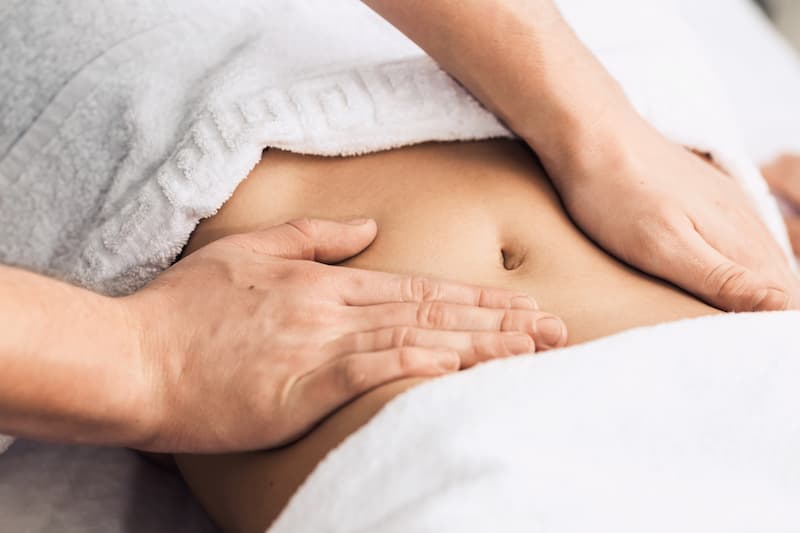 Gut Health Naturopath Debbie Kaczor discussing gut health and holistic wellbeing with a client at The Body Project clinic in Chatswood.